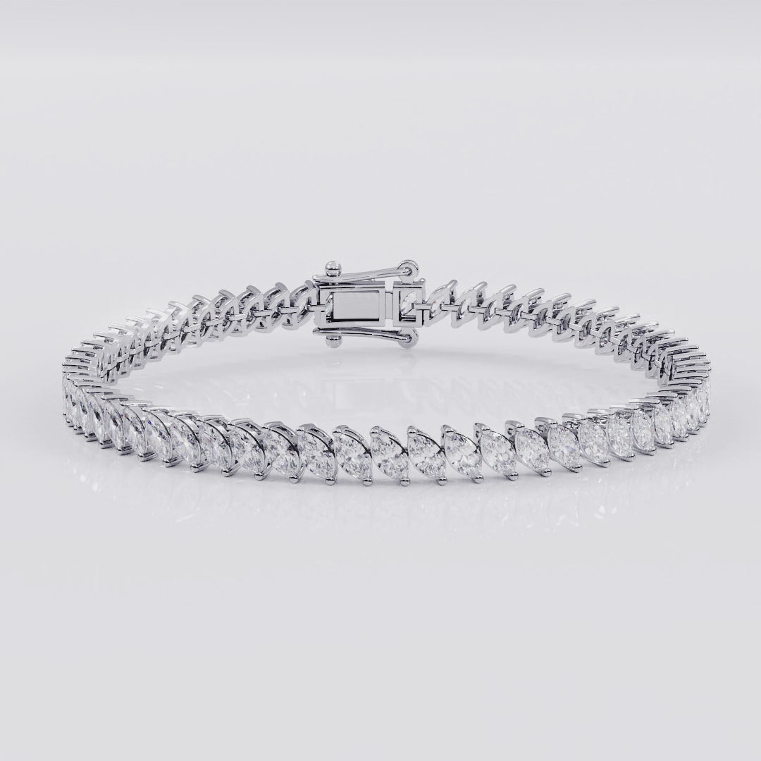 Tennis bracelet in silver marquise cut